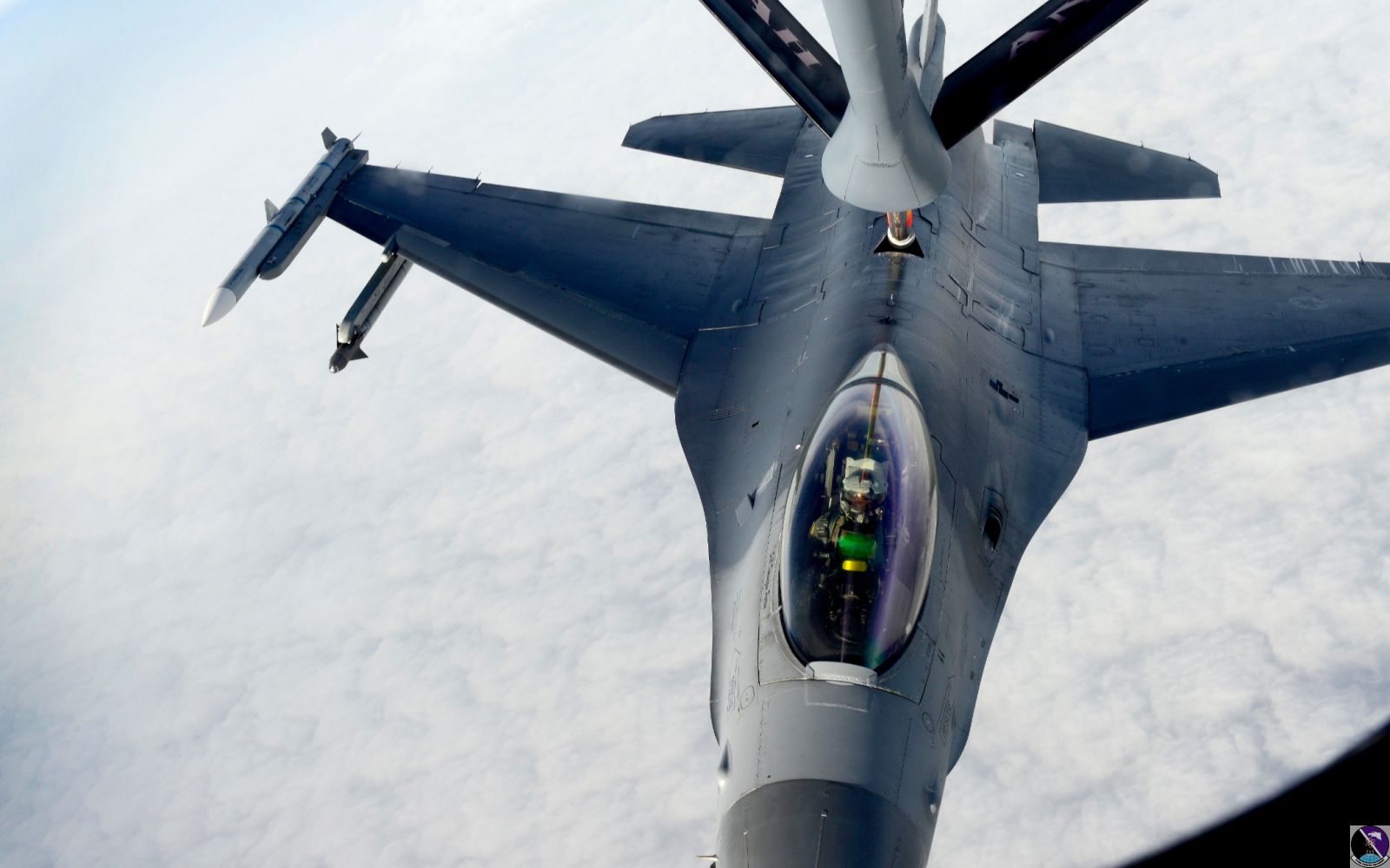 F-16 pilots, KC-135 crews team for mid-air refueling training