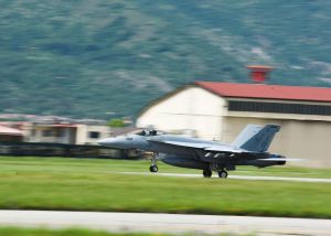 Jet takes off at Aviano