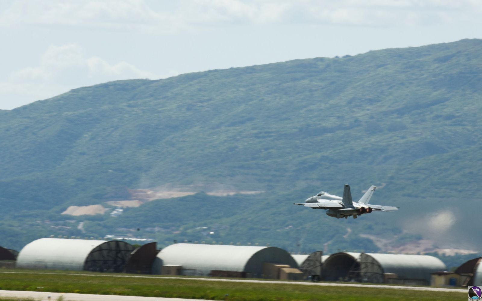 Jet takes off at Aviano