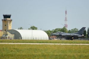 F-16 Fighting Falcon prepares for flight